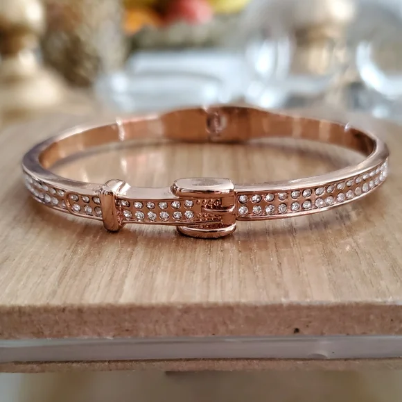 Rose gold crystal buckle bracelet - Picture 4 of 5